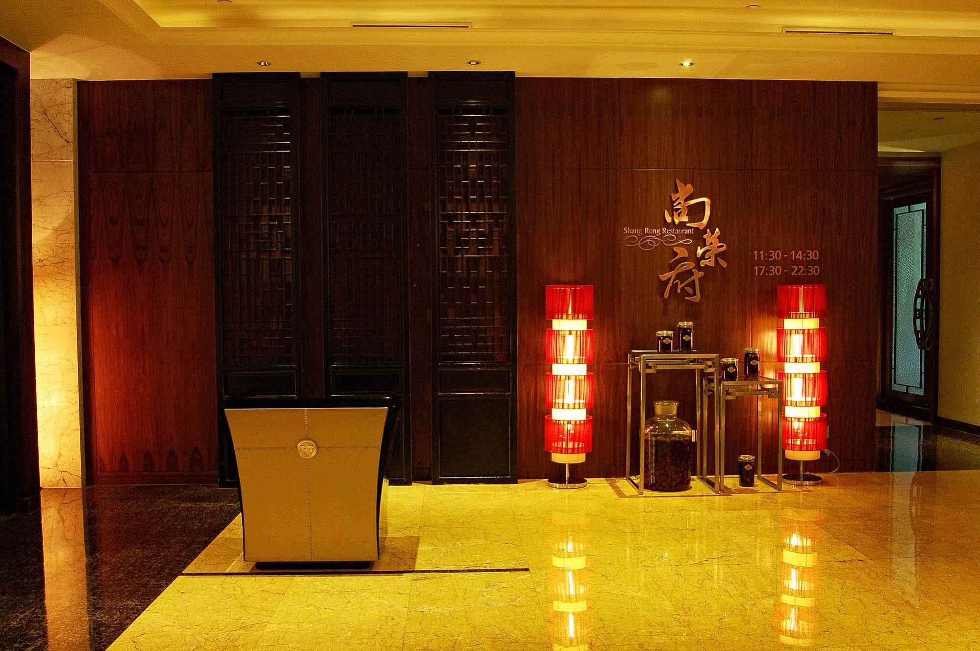 Wyndham Grand Plaza Royale Oriental Shanghai Exterior photo